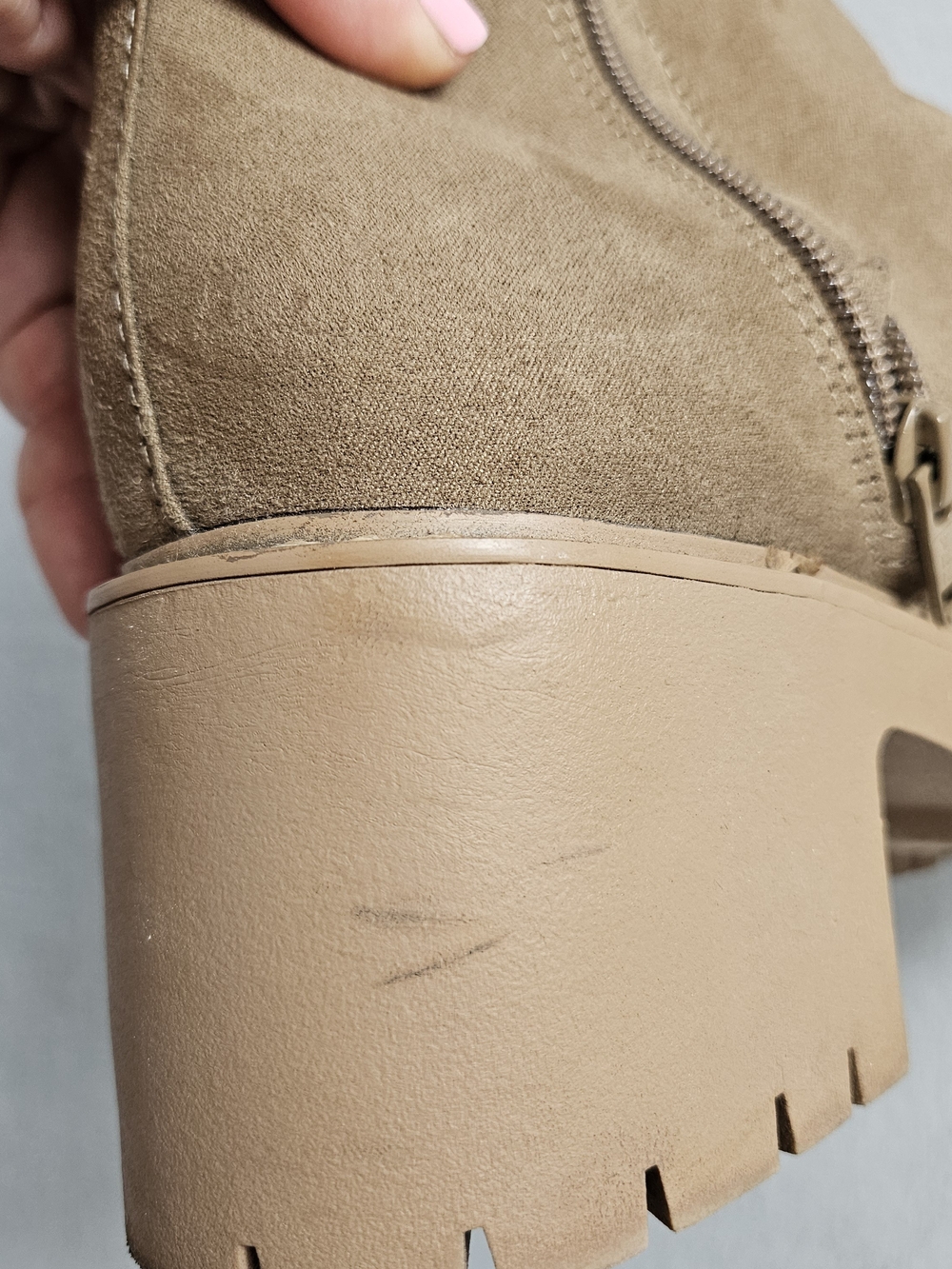 Universal Thread Taupe Chunky Lug Sole Chelsea Boots Size 6.5 - Picture 15 of 16